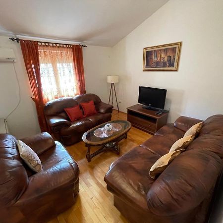Aquarium Apartment โกตอร์ ภายนอก รูปภาพ