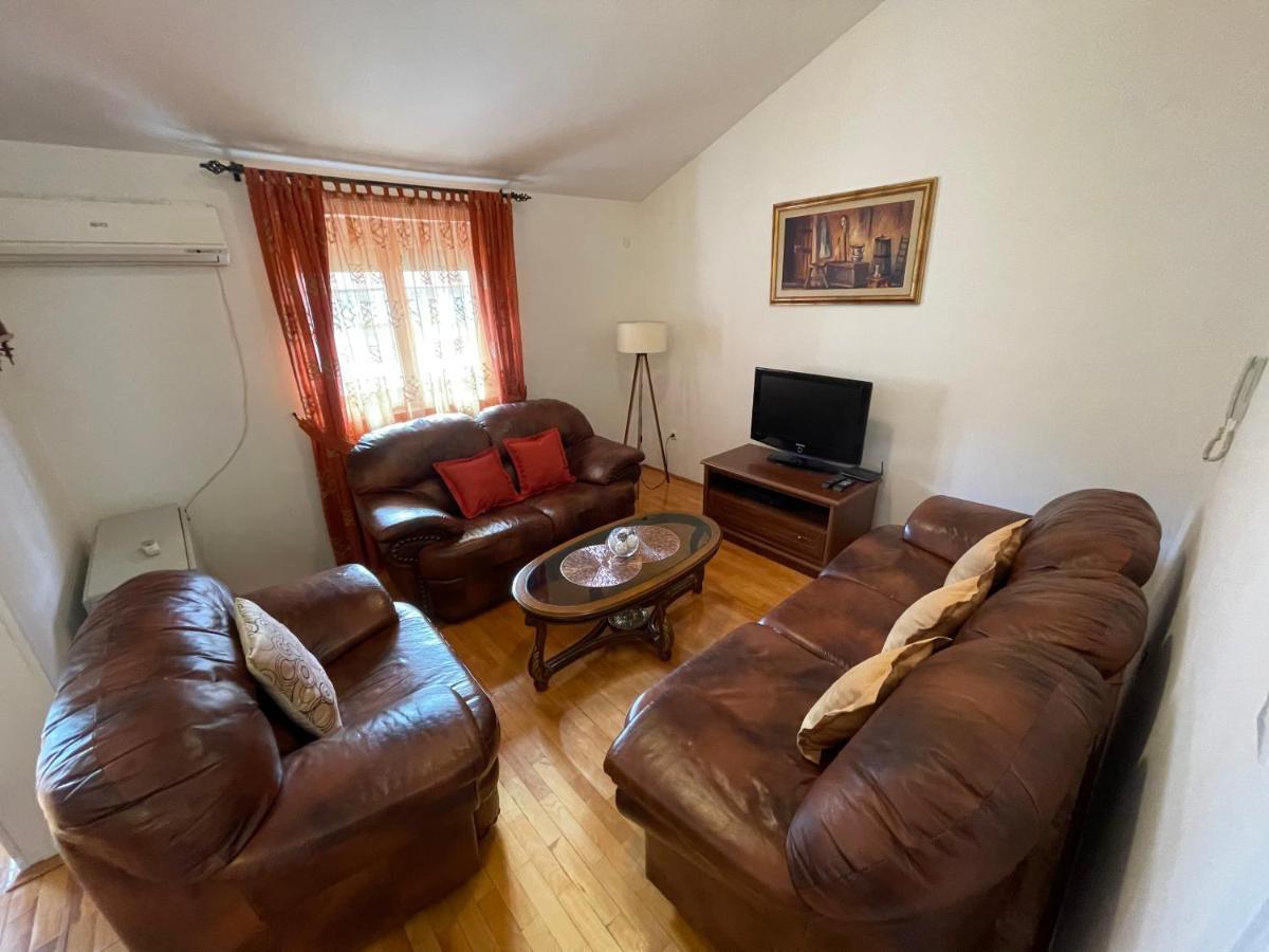 Aquarium Apartment โกตอร์ ภายนอก รูปภาพ