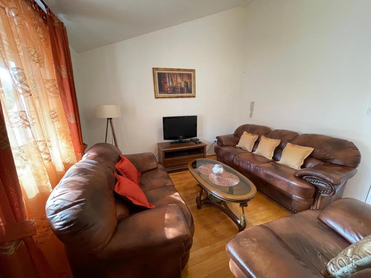 Aquarium Apartment โกตอร์ ภายนอก รูปภาพ