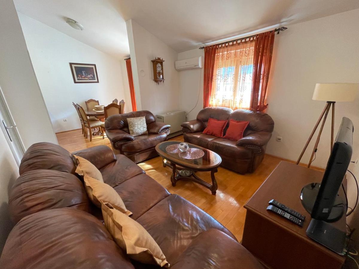 Aquarium Apartment โกตอร์ ภายนอก รูปภาพ