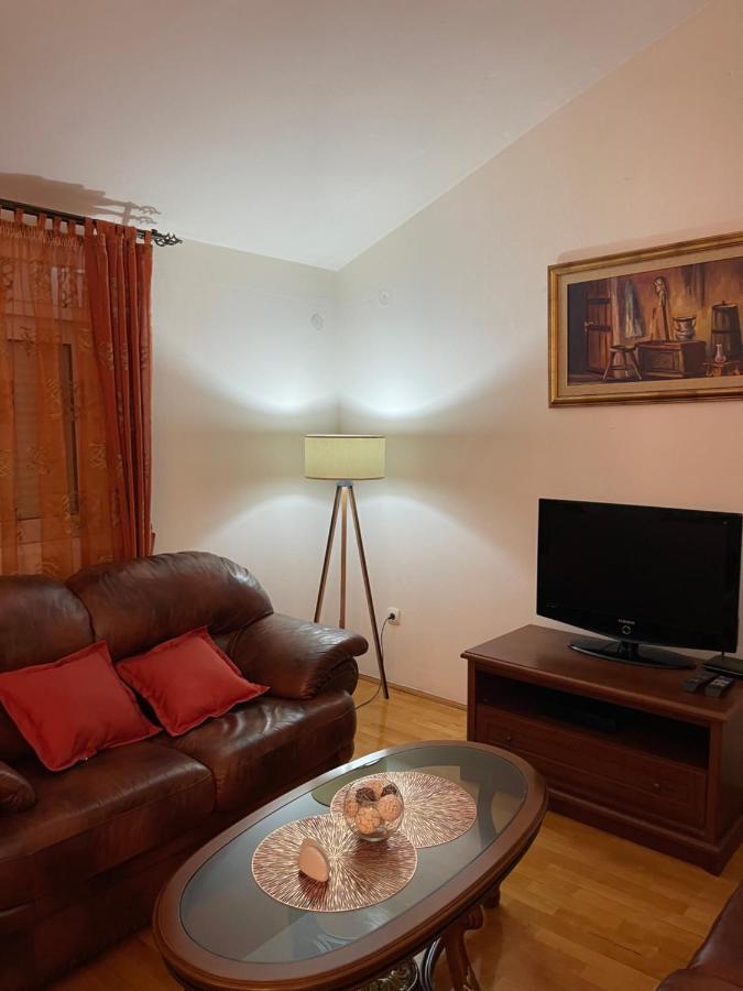 Aquarium Apartment โกตอร์ ภายนอก รูปภาพ