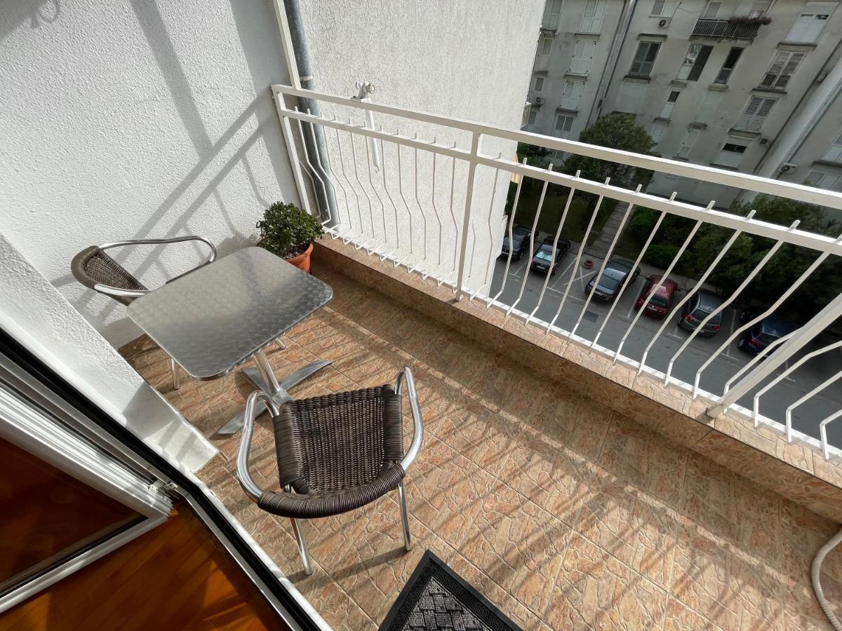 Aquarium Apartment โกตอร์ ภายนอก รูปภาพ