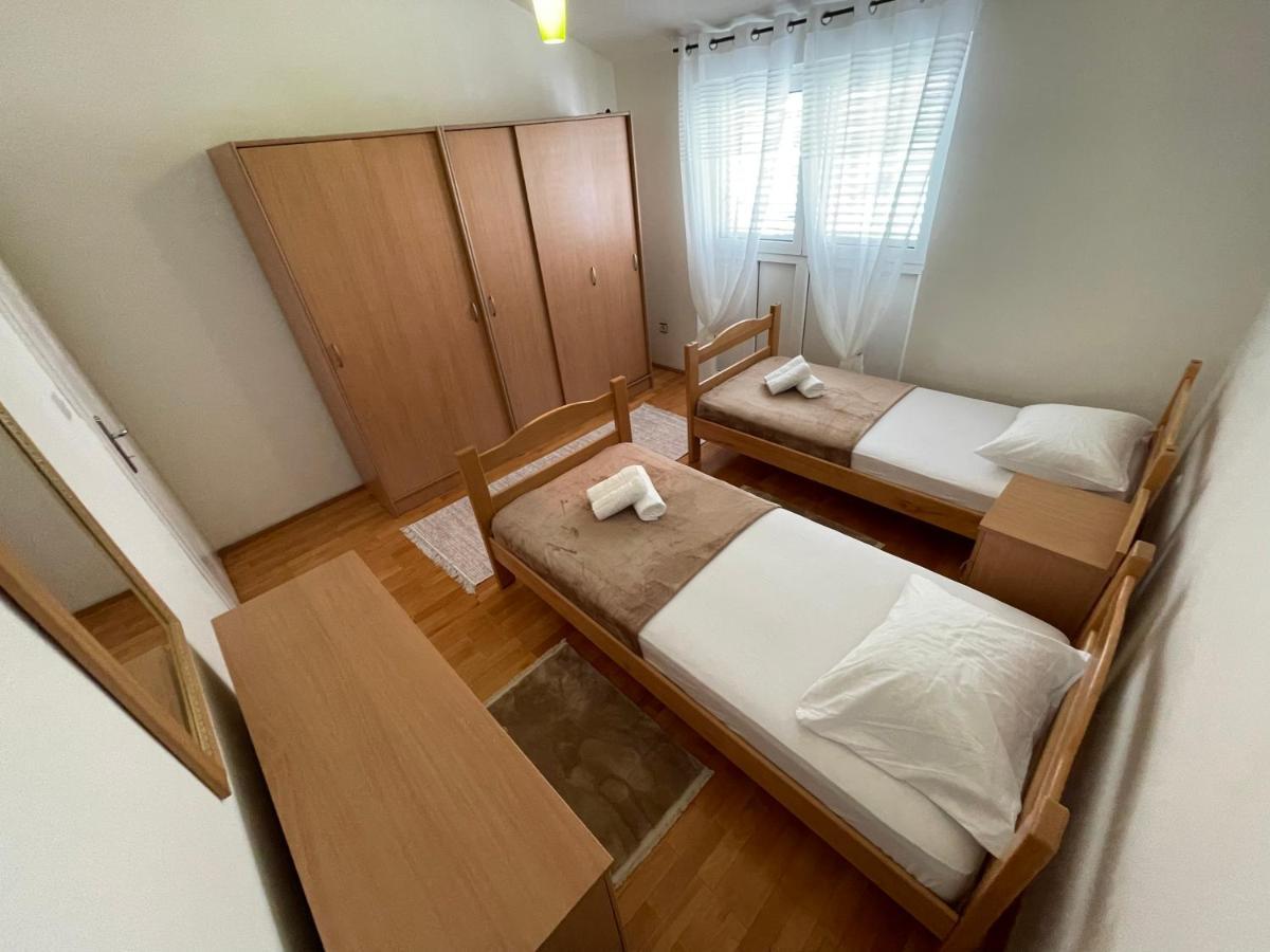 Aquarium Apartment โกตอร์ ภายนอก รูปภาพ